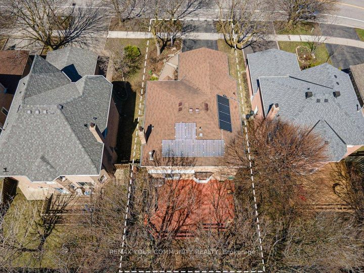 Photo 37 at 21 Millbrook Gate, Buttonville, Markham