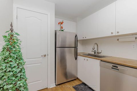 Photo 6 at 57 - 68 Winston Park Boulevard, CFB, Toronto