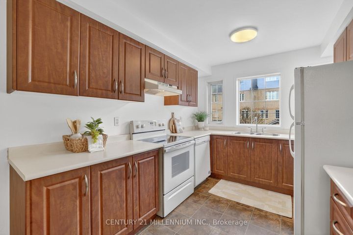 Photo 9 at 97 - 97 Spadina Road, Brampton West, Brampton