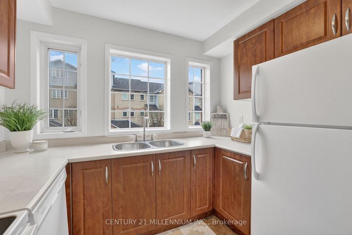 Photo 14 at 97 - 97 Spadina Road, Brampton West, Brampton