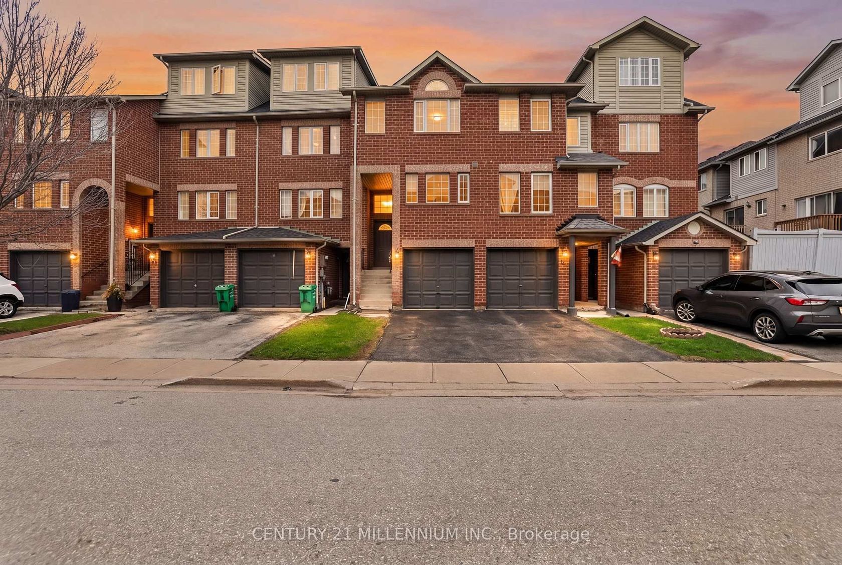 97 - 97 Spadina Road, Brampton West, Brampton 2