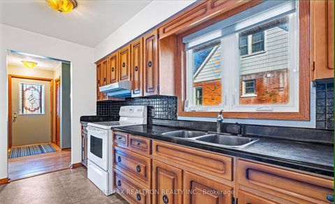 Photo 5 at 143 Peel Street, Wellington, Barrie