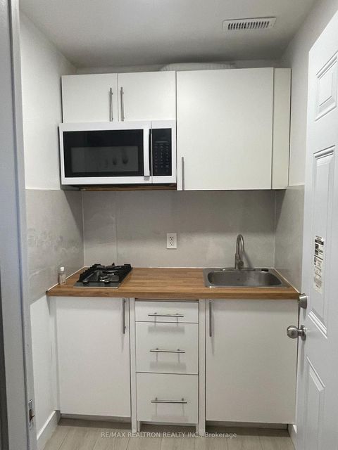 Photo 9 at 143 Peel Street, Wellington, Barrie