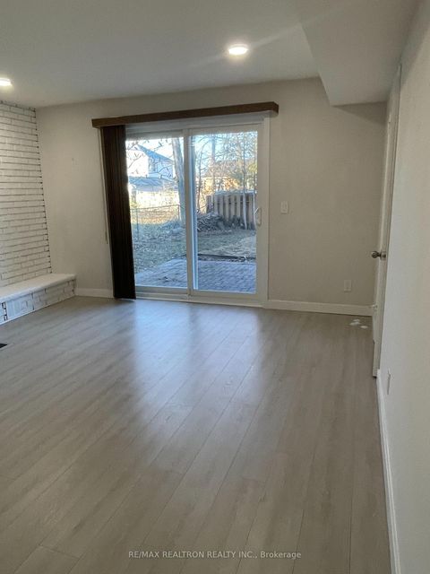 Photo 10 at 143 Peel Street, Wellington, Barrie