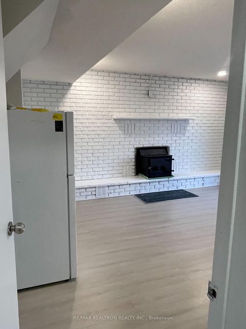 Photo 14 at 143 Peel Street, Wellington, Barrie