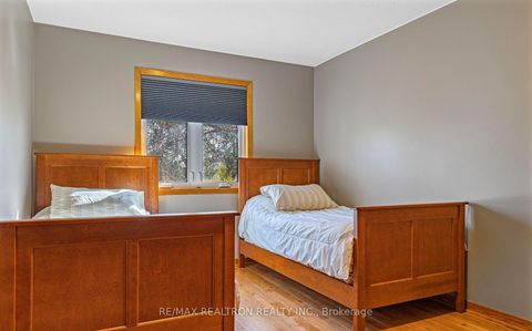 Photo 19 at 143 Peel Street, Wellington, Barrie