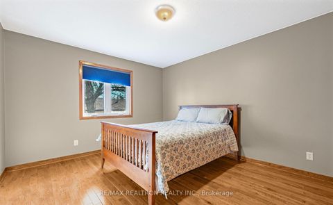 Photo 20 at 143 Peel Street, Wellington, Barrie