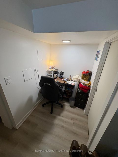 Photo 23 at 143 Peel Street, Wellington, Barrie