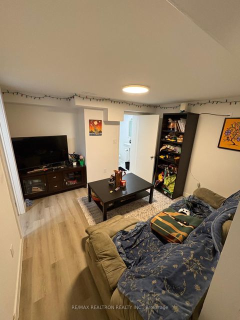 Photo 24 at 143 Peel Street, Wellington, Barrie