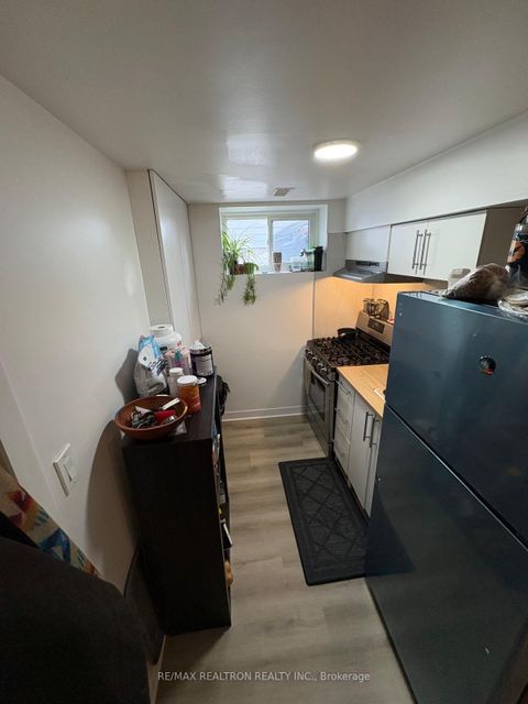 Photo 25 at 143 Peel Street, Wellington, Barrie