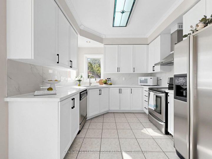 Photo 18 at 19 Fountain Court, Rouge Woods, Richmond Hill