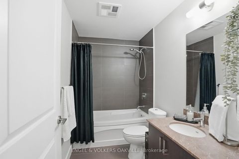 Photo 2 at 528 - 7608 Yonge Street, Yorkhill, Vaughan