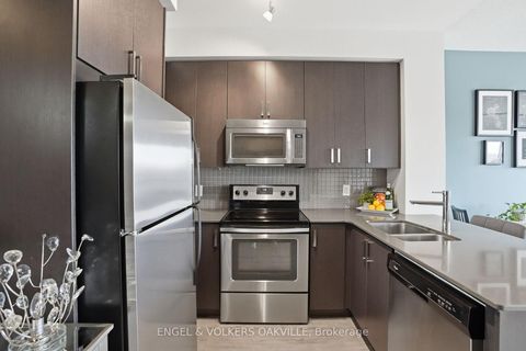 Photo 3 at 528 - 7608 Yonge Street, Yorkhill, Vaughan
