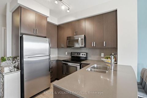 Photo 4 at 528 - 7608 Yonge Street, Yorkhill, Vaughan