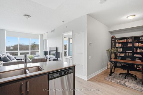 Photo 5 at 528 - 7608 Yonge Street, Yorkhill, Vaughan