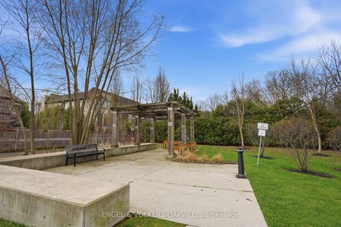 Photo 23 at 528 - 7608 Yonge Street, Yorkhill, Vaughan