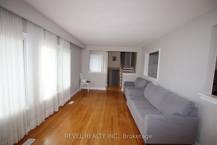 Photo 2 at 469 Maine Street, Kedron, Oshawa