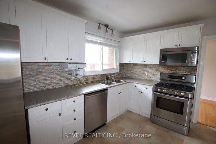 Photo 8 at 469 Maine Street, Kedron, Oshawa