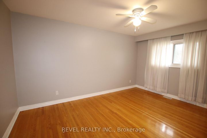 Photo 11 at 469 Maine Street, Kedron, Oshawa