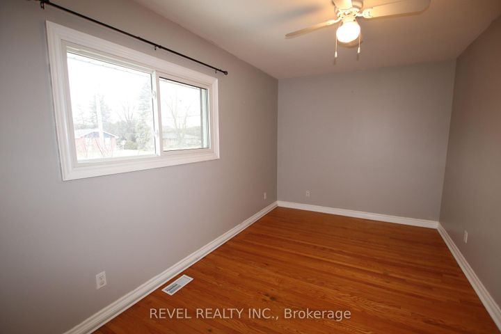 Photo 13 at 469 Maine Street, Kedron, Oshawa