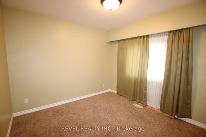 Photo 15 at 469 Maine Street, Kedron, Oshawa