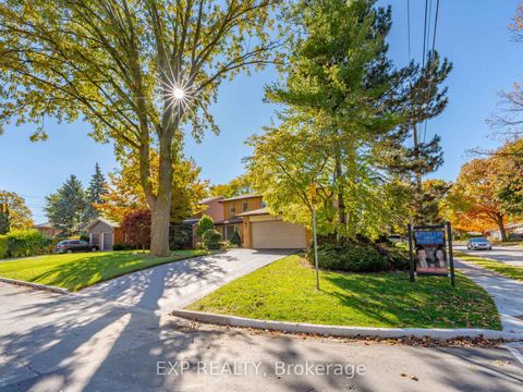 Photo 4 at 18 Whitman Street, Newtonbrook East, Toronto