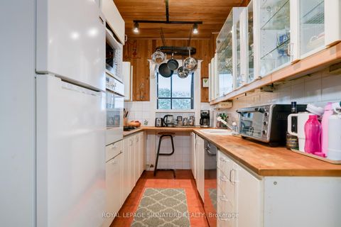 Photo 5 at 1089 Mt Pleasant Road, Mount Pleasant East, Toronto