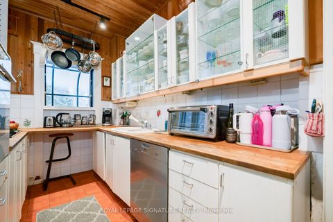 Photo 6 at 1089 Mt Pleasant Road, Mount Pleasant East, Toronto