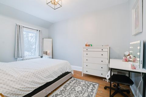 Photo 9 at 1089 Mt Pleasant Road, Mount Pleasant East, Toronto