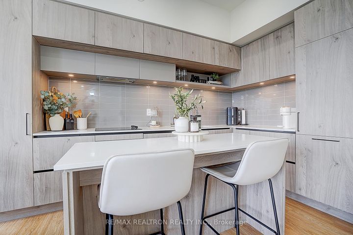 Photo 3 at 711 - 5 Steckley House Lane, Rural Richmond Hill, Richmond Hill