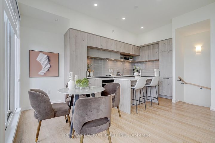 Photo 5 at 711 - 5 Steckley House Lane, Rural Richmond Hill, Richmond Hill