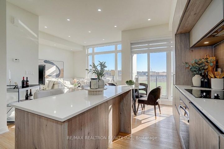 Photo 6 at 711 - 5 Steckley House Lane, Rural Richmond Hill, Richmond Hill