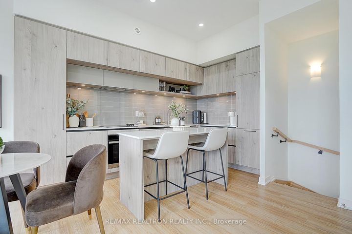 Photo 14 at 711 - 5 Steckley House Lane, Rural Richmond Hill, Richmond Hill