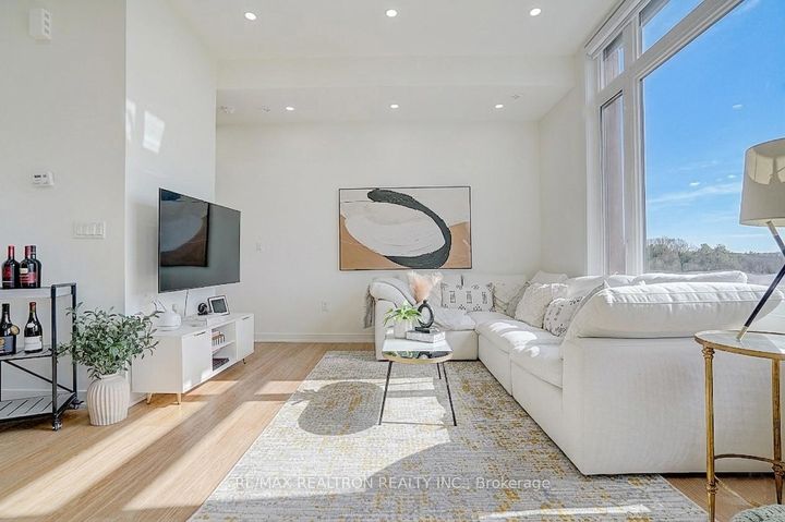 Photo 17 at 711 - 5 Steckley House Lane, Rural Richmond Hill, Richmond Hill