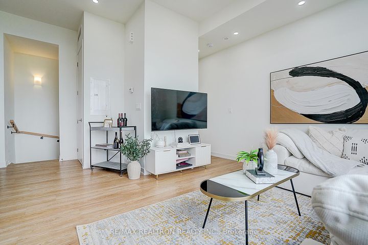 Photo 19 at 711 - 5 Steckley House Lane, Rural Richmond Hill, Richmond Hill