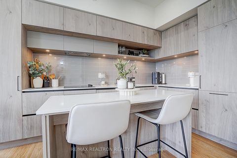 Photo 3 at 711 - 5 Steckley House Lane, Rural Richmond Hill, Richmond Hill