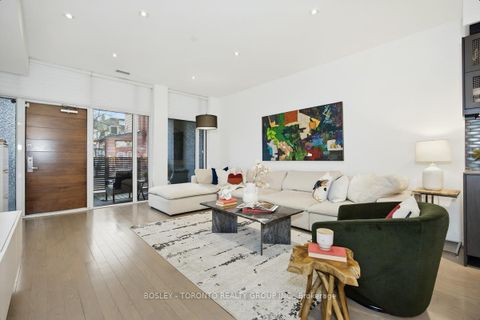 Photo 1 at 10 Loretto Lane, University, Toronto