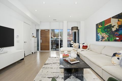 Photo 2 at 10 Loretto Lane, University, Toronto