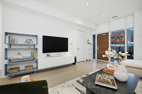 Photo 3 at 10 Loretto Lane, University, Toronto