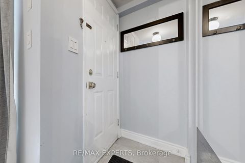 Photo 5 at 272 - 3 Everson Drive, Willowdale East, Toronto