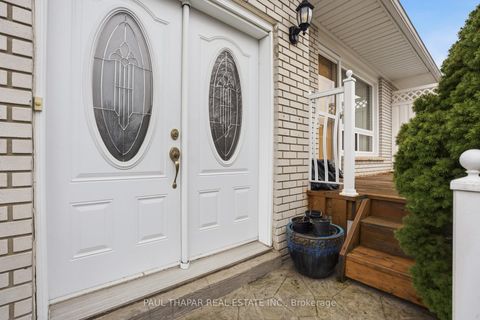 Photo 1 at 10 Castlebury Crescent, Steeles, Toronto
