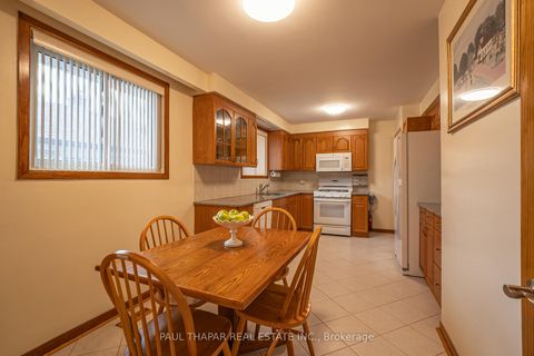 Photo 3 at 10 Castlebury Crescent, Steeles, Toronto