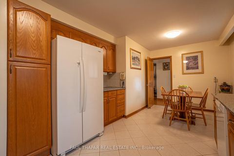 Photo 4 at 10 Castlebury Crescent, Steeles, Toronto