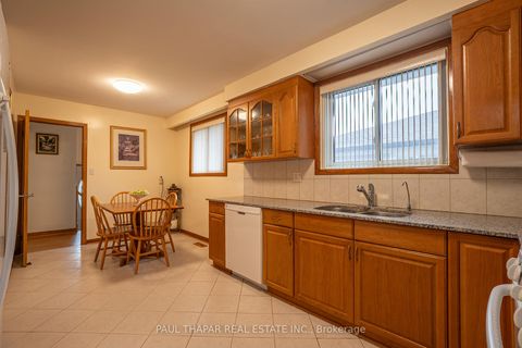 Photo 6 at 10 Castlebury Crescent, Steeles, Toronto