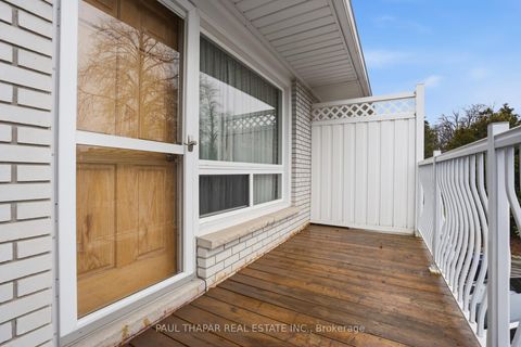 Photo 10 at 10 Castlebury Crescent, Steeles, Toronto