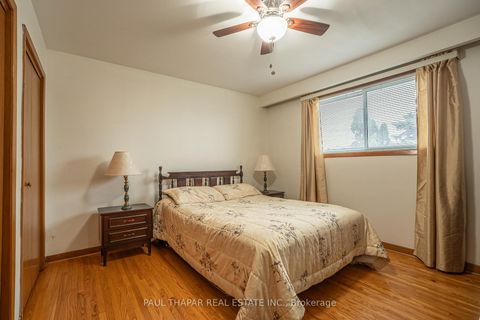 Photo 15 at 10 Castlebury Crescent, Steeles, Toronto