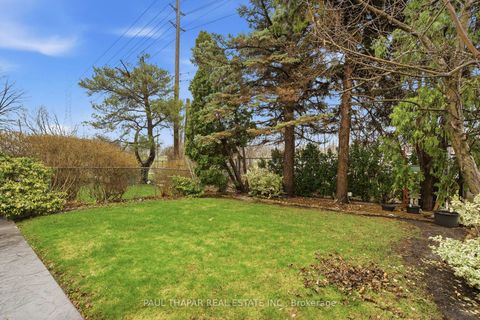 Photo 32 at 10 Castlebury Crescent, Steeles, Toronto