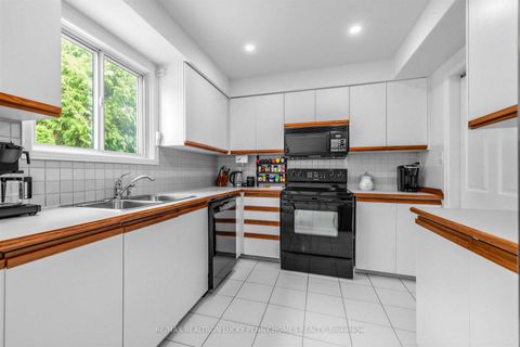 Photo 20 at 10 Hastings Drive, Unionville, Markham