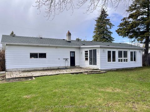 Photo 4 at 37 Canal Street, Keswick South, Georgina