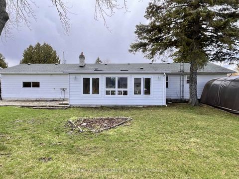 Photo 5 at 37 Canal Street, Keswick South, Georgina